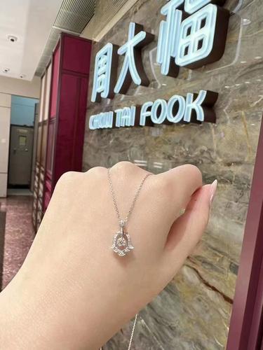 周大福代购 铃兰系列18k金项链铃兰花钻石吊坠正品计价7折u192086