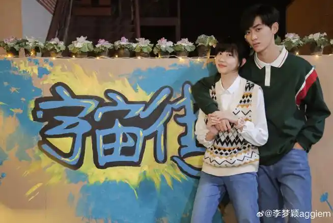 吕小雨rain还是咱们仨美女贴贴比较岁月静好@杨译凯_小可咱俩合照太少