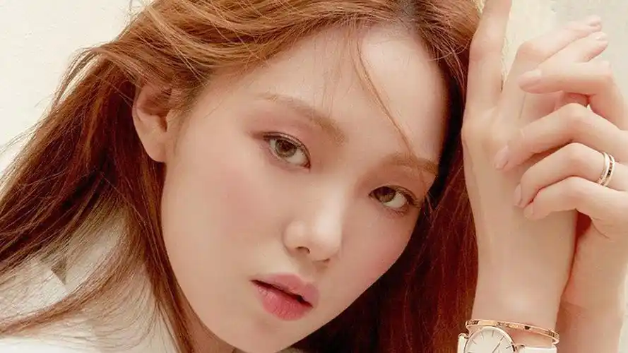 时尚唯美女神李圣经休闲金发迷人写真