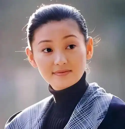 徐帆年轻貌美,活泼灵动,一举一动都仿佛美得像画一般.