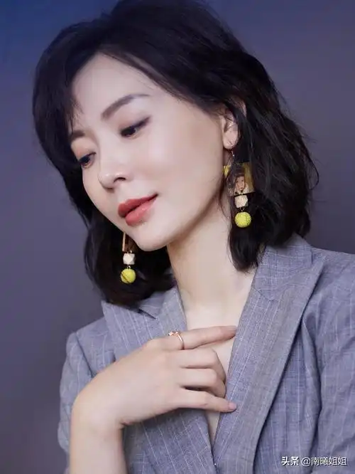 女人过了45岁,"烫发"要谨记这3要3不要,时尚减龄不显老|发型|纹理烫