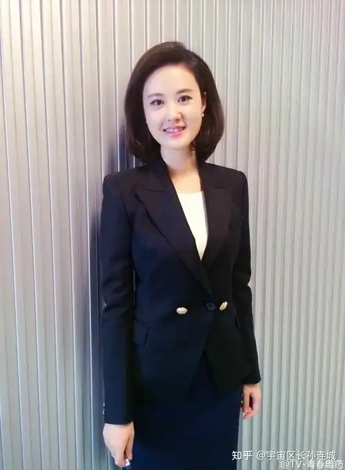 如何评价央视财经频道主持人秦方? - 知乎