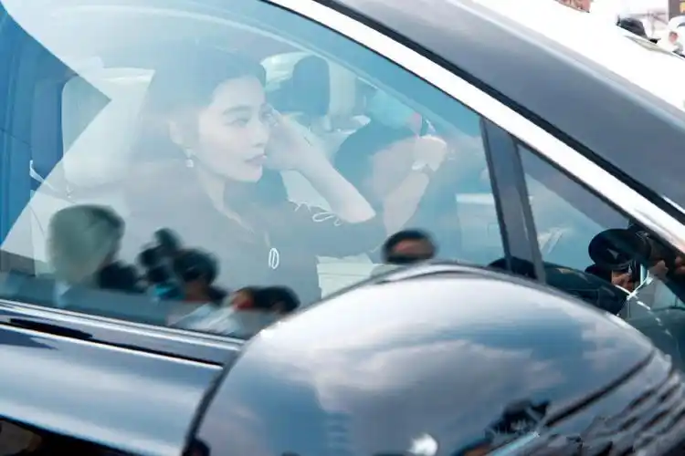 范冰冰现身北京车展高调为国产车站台引热议内中缘由是为何