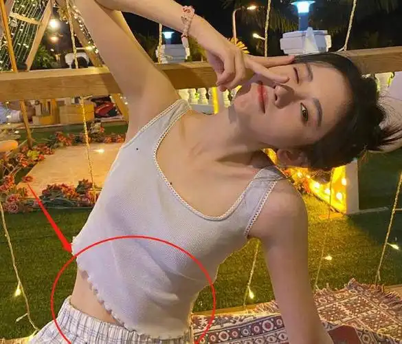 鞠婧祎对童装下手晒自拍美照炫腹这马甲线太优秀了吧