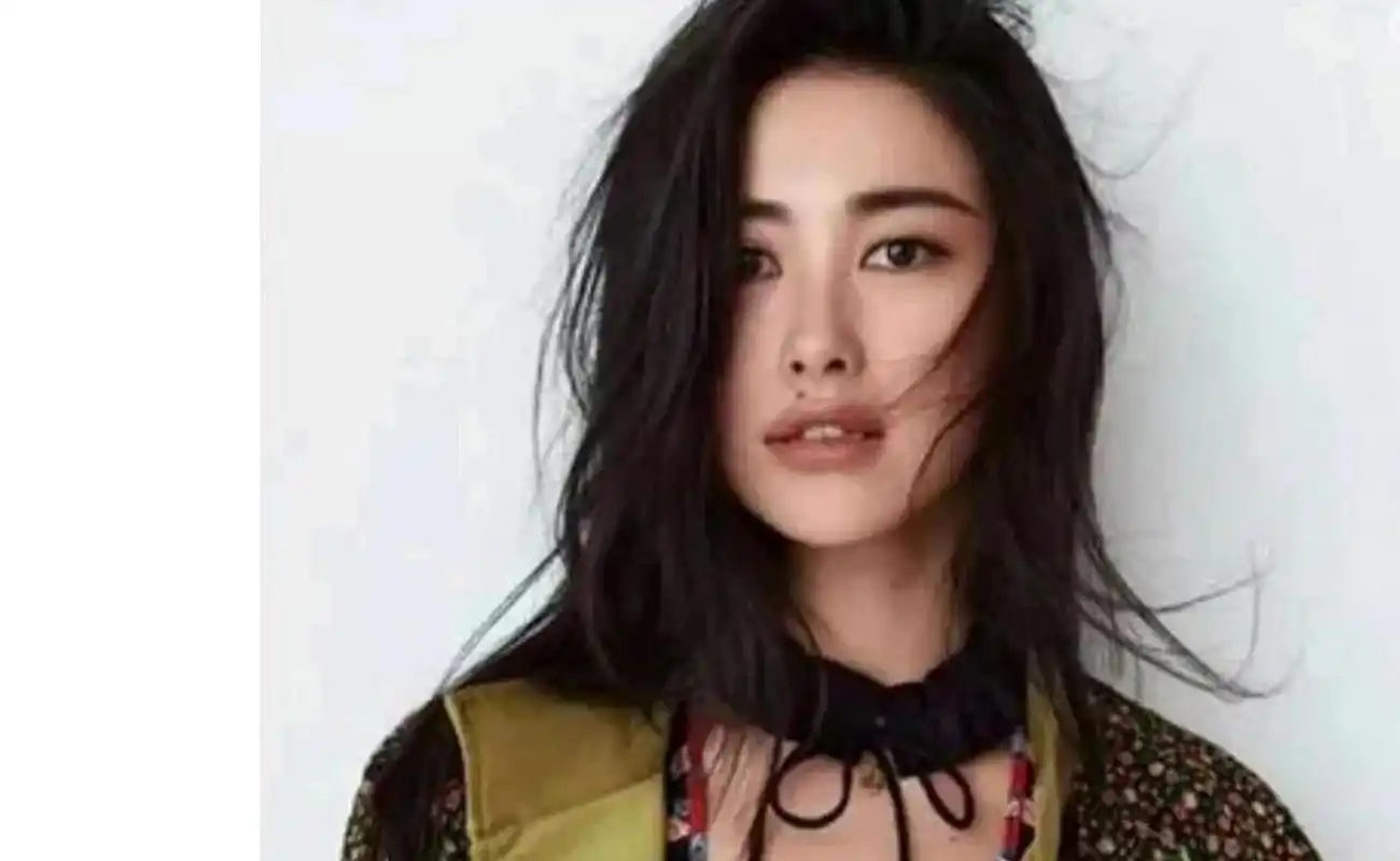 朱珠之前的痣确实有点视觉影响,觉得那颗痣太突出了,第一眼不是关注