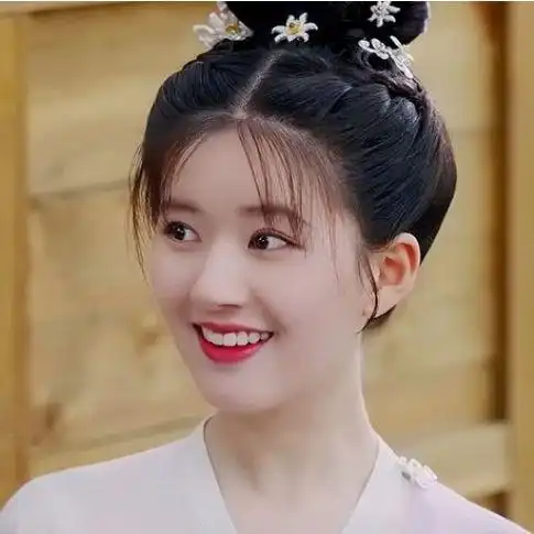 赵露思忽胖忽瘦,演陈芊芊时露出双下巴,演李乐嫣时竟拥有直角肩