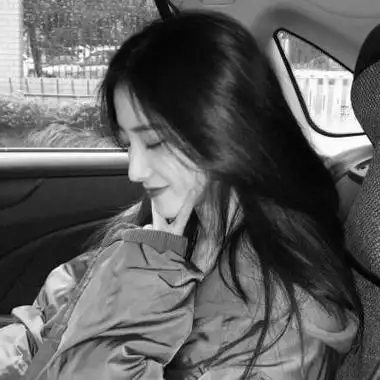 qq头像女生黑衣侧脸低头霸气头像图片扣扣乐园