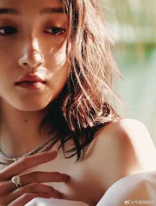 关晓彤三亚晚宴出图