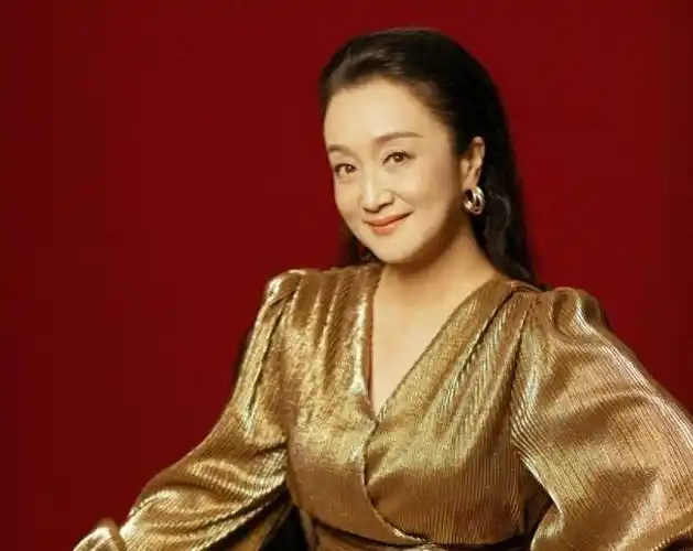 杨昆:年轻时选丁克潇洒,61岁无儿女每月靠2500生活,今后悔吗?