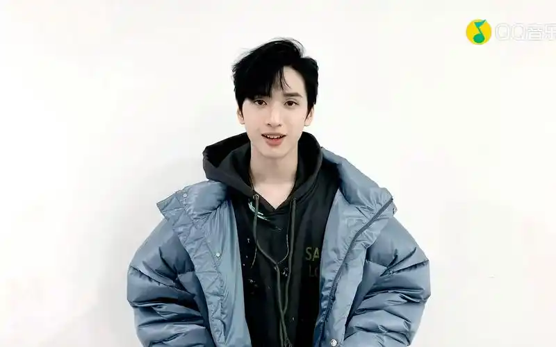 哇!是飘北造型的严浩翔猫,这也太帅了!