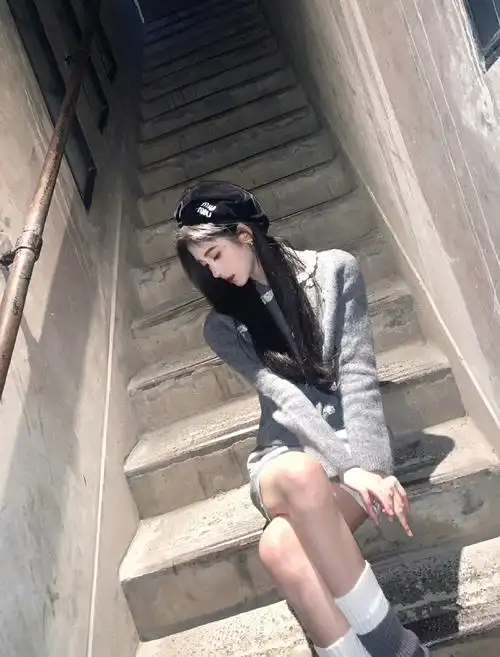 鞠婧祎你不冷吗##鞠婧祎果冻红唇妆#美女是真的不怕冷的吗,这个天