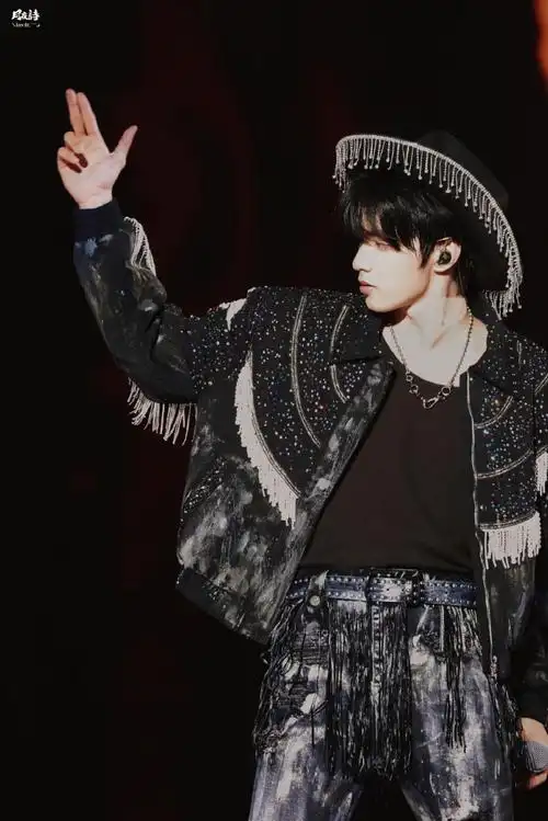 刘耀文楼间楼演唱会