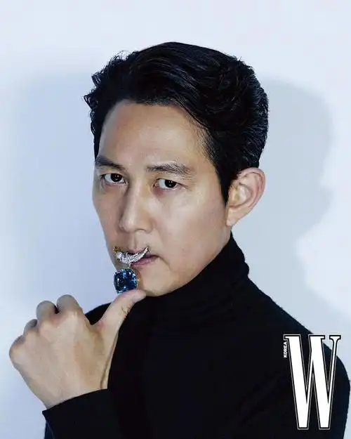 男星李政宰《w》杂志封面大片,年届50演艺事业再攀高峰|演员|大演员