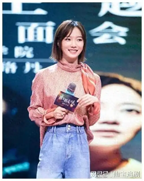 最近在社交平台上火了一则视频,王珞丹的姥爷居然问她要结婚喜糖了