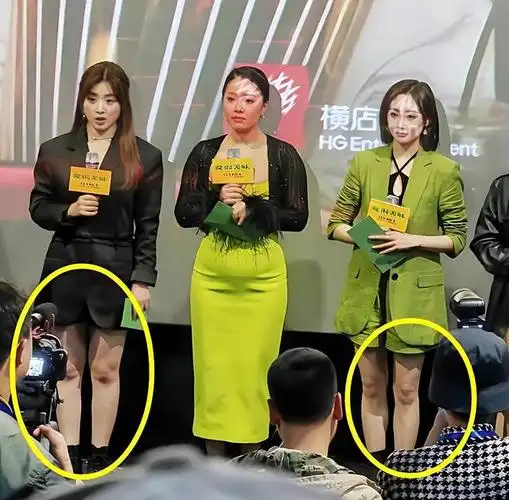 34岁张含韵发福,曝体重飙至130斤,给晚辈做宣传只能站角落