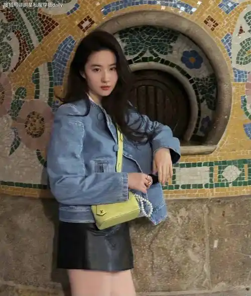 作为演技和颜值在线的女明星,凭借独特的个人魅力,刘亦菲无论是时尚