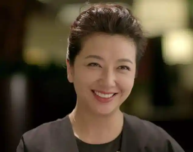 风情女人江珊的情感传奇与靳东纠缠不清现与新夫幸福共享