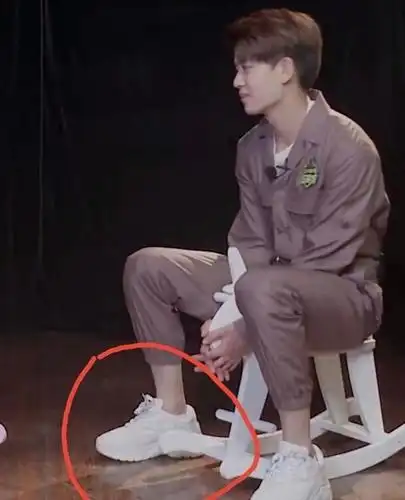 厚底鞋购买狂魔任嘉伦,同框刘芮麟还是矮半个头,谎报官方身高?