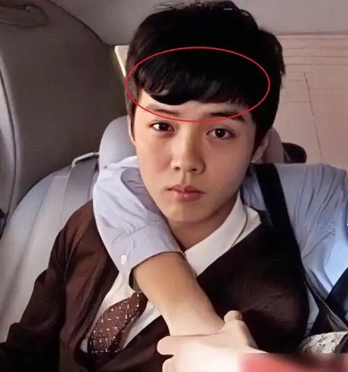 鹿晗出道前旧照公开非主流发型成焦点这脸蛋不愧是颜霸