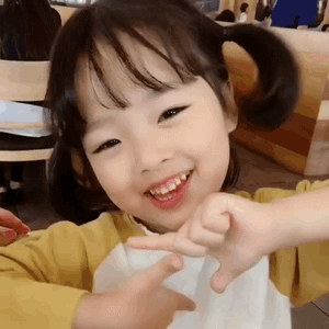 可爱gif小美女gif比心gif权律二gif