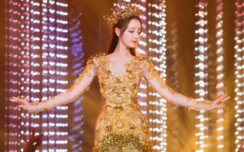 【迪丽热巴】181012-金鹰女神开场秀&后台采访(1013更新p3 后台离场