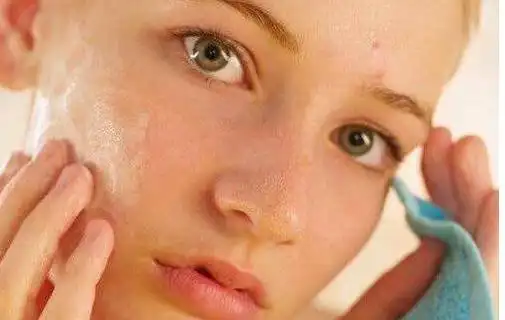 油性皮肤怎么护理 油性皮肤补水的3大要素