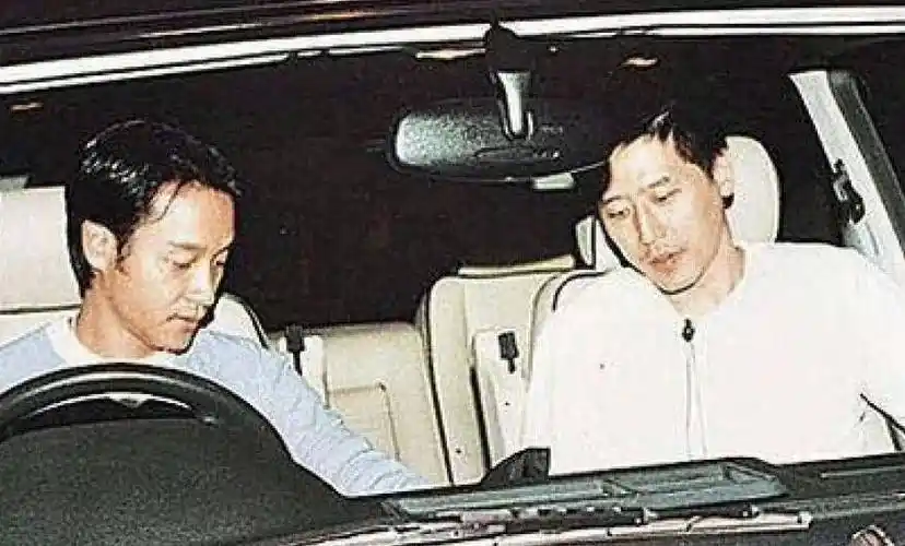 唐鹤德遭质疑!将张国荣骨灰放在故居,还和新欢及两个孩子住家里