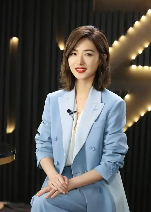 万茜|留长发的万茜有多美?赛场上跑步好有少女感,新剧开播演绎女神范