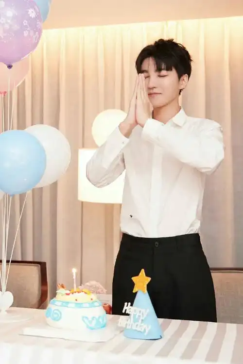 王俊凯二十四岁肆意生长#小福星生日快乐啊!