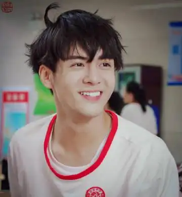 曾舜晞# zsx #你笑起来真好看# 动图 截. 来自流云追星 - 微博