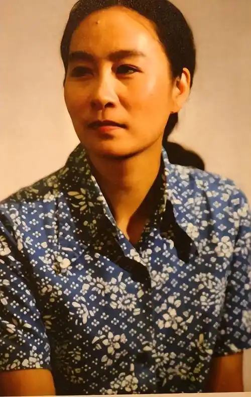 原创演员奚美娟冒险产子没出月子被分手前夫糊了她红了