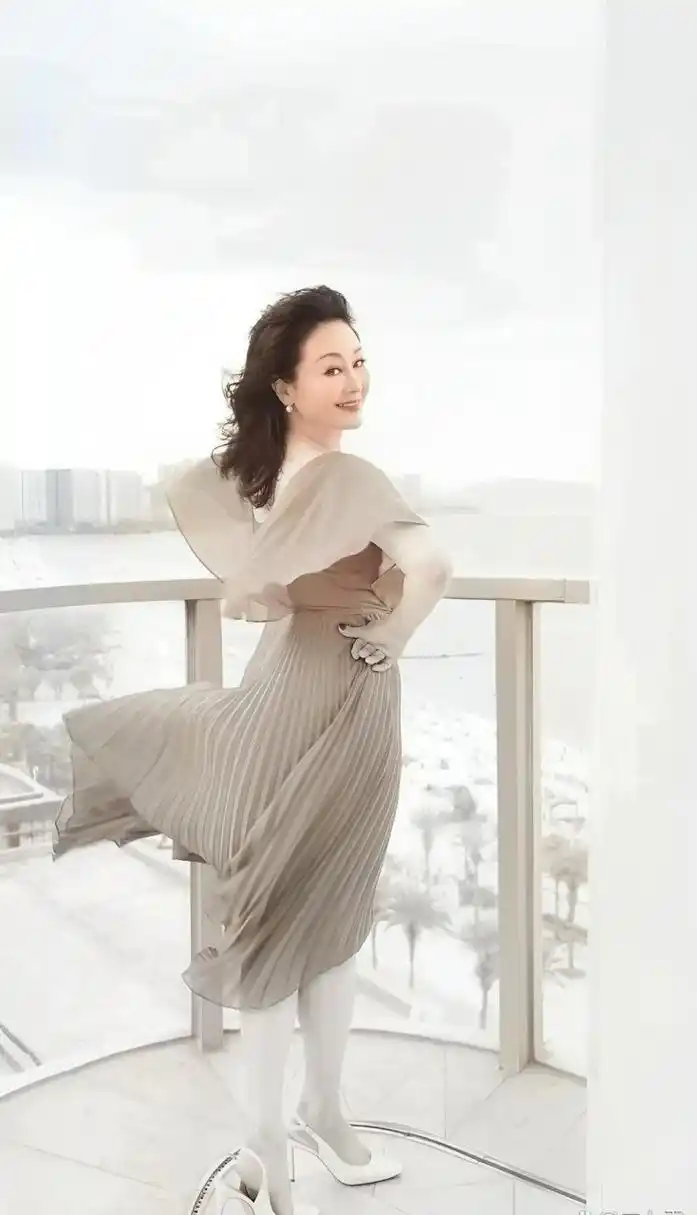 1993年,一部在纽约的北京人被31岁的王姬为大众所所熟悉和喜爱.