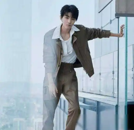 王俊凯真人长啥样回北电拍毕业照被偶遇生图状态看呆我了看到