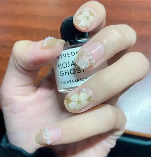 夏天美甲  #最显白的指甲油