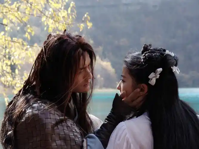 《神雕侠侣》是华夏视听环球传媒(北京)股份有限公司出品的古装武侠剧