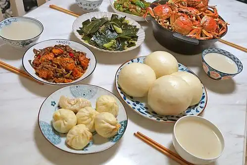 原创晒一晒我家国庆节的晚餐简单一桌家常饭菜网友吃完后满是羡慕