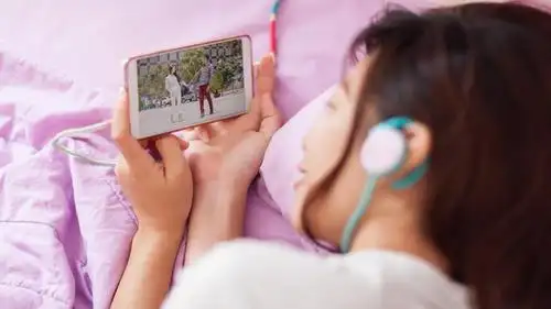 这届年轻人的倍速追剧人生我为人民看烂片啊