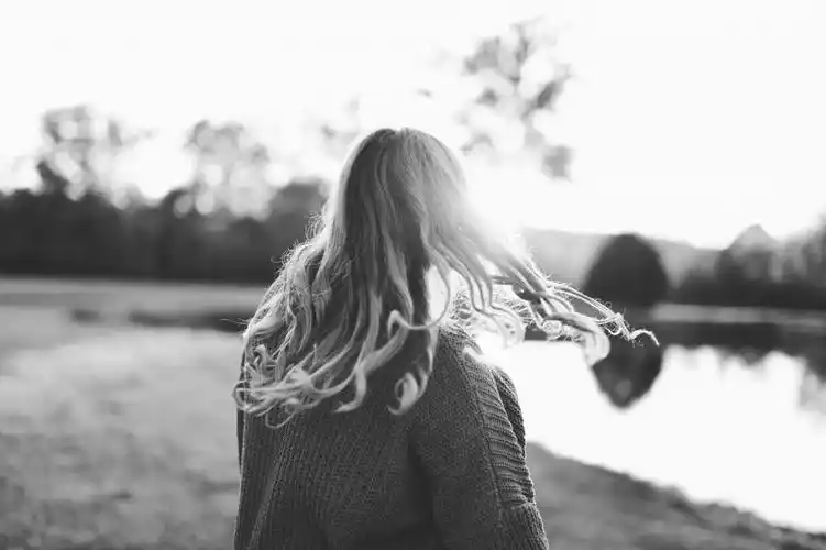 伤感孤独少女背影唯美意境写真