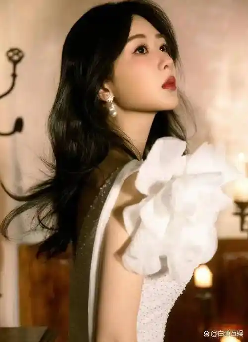 31岁杨紫拍戏受重伤去医院都需要人搀扶粉丝对接方回应了