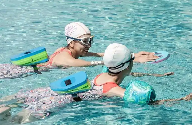 教了多年游泳,见过很多对水有恐惧心理的初学者,我们要怎样克服它04