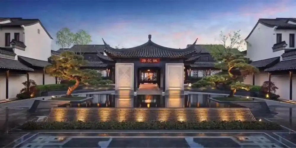 1)拙政别墅,位于世界四大园林文化遗产之首苏州拙政园旁的中心位置,北