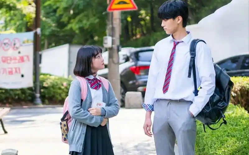 【cheezefilm】身高差30cm的男女生变成情侣的过程_哔哩哔哩_bilibili