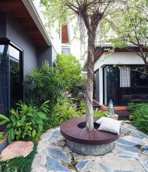 预算比较充足的,也能考虑卡座,大多放在庭院的角落处,靠边局部布局,不