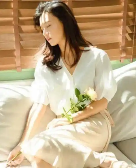 而傅晶对于这现状并没有气馁,她觉得红不红得无所谓,主要是自己能做