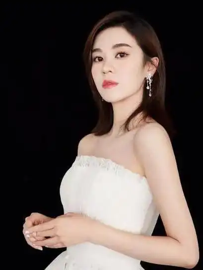 春晚实力派郁可唯个人资料简介:30岁被逼婚,40岁还单身,啥样的男人配