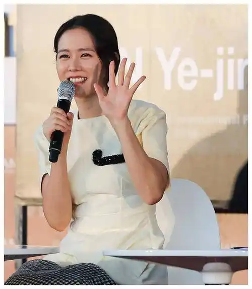 孙艺珍时尚王者还是逐渐被时代淘汰的明星