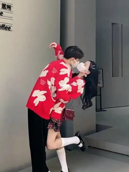 男朋友搂腰的动作好熟练啊0606