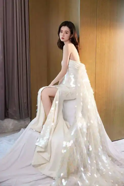 乔欣白色抹胸连衣裙性感写真_风范_女神_气质