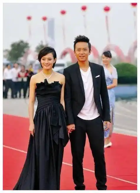 作为资深演员,邓超和孙俪都拥有出色的表演天赋,他们擅长在不同的戏剧