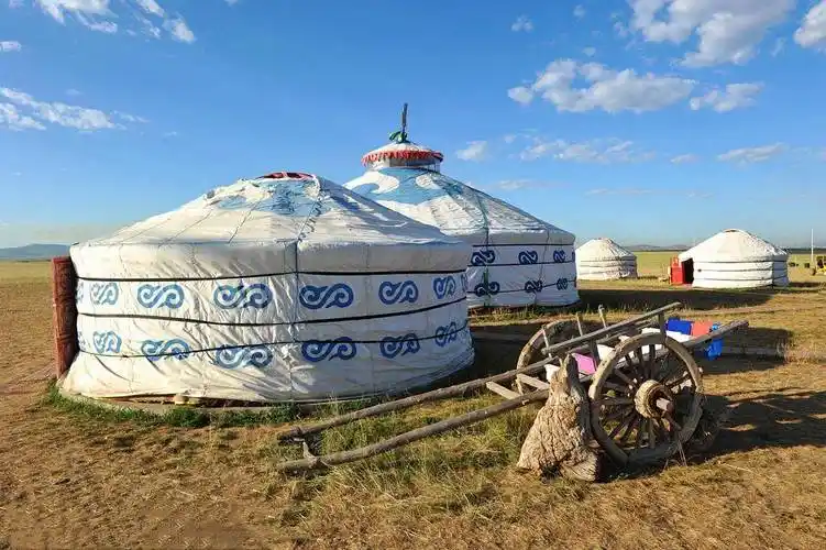 原创蒙古人全家睡在一个蒙古包他们如何洗澡如厕当地姑娘说出实话